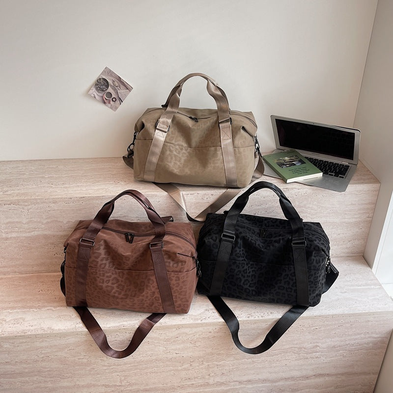 Siopsrl | Sporty duffel bag with animal pattern and practical carrying options Siopsrl