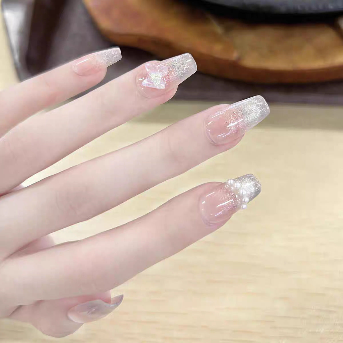 Siopsrl | Elegant Stiletto Press-On Nails with Decorative Floral Accents Siopsrl
