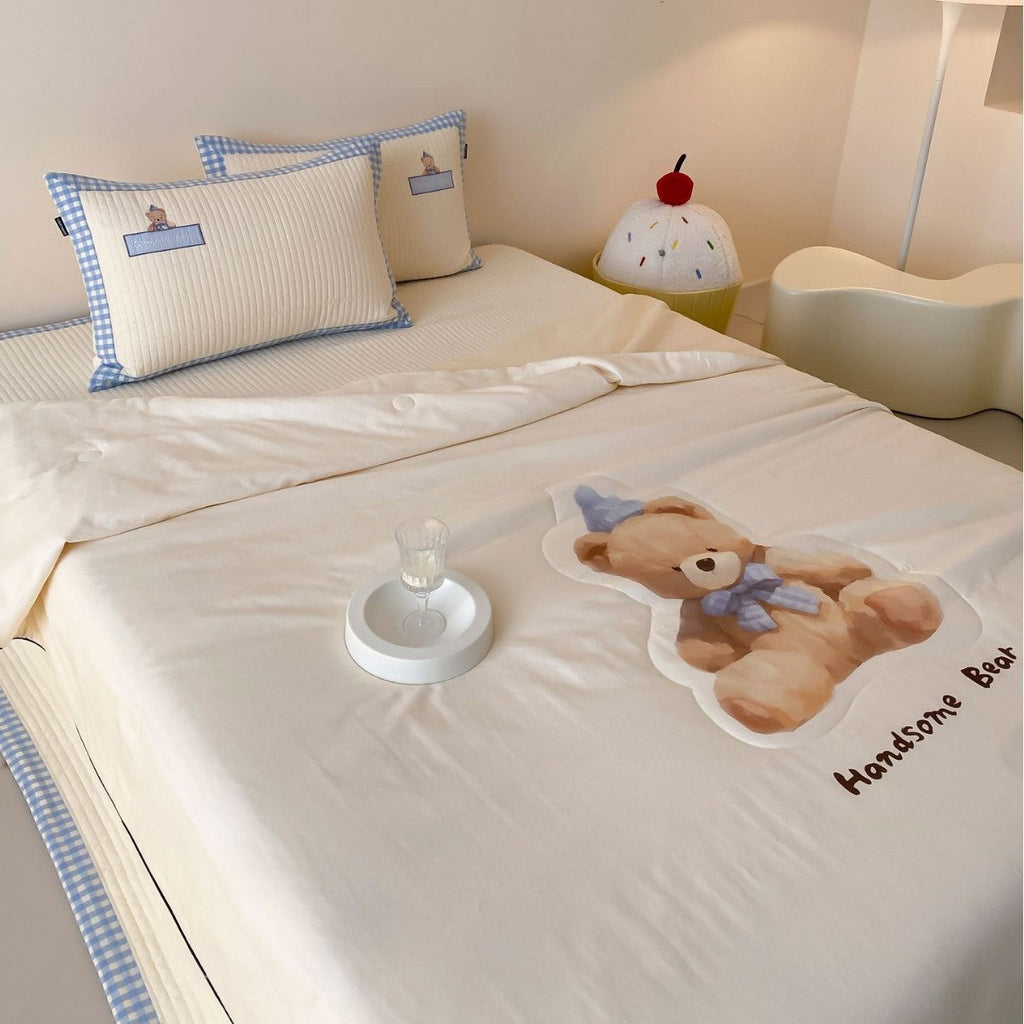 Children's bedding set with embroidered teddy bear and gingham trim