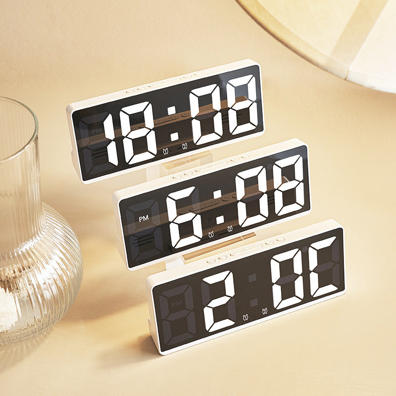 Siopsrl | Digital LED alarm clock with large, light blue display and snooze function Siopsrl