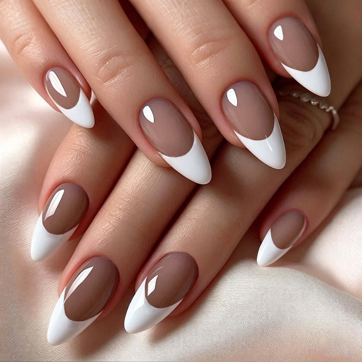 Siopsrl | Stylish artificial nails with elegant tips Siopsrl