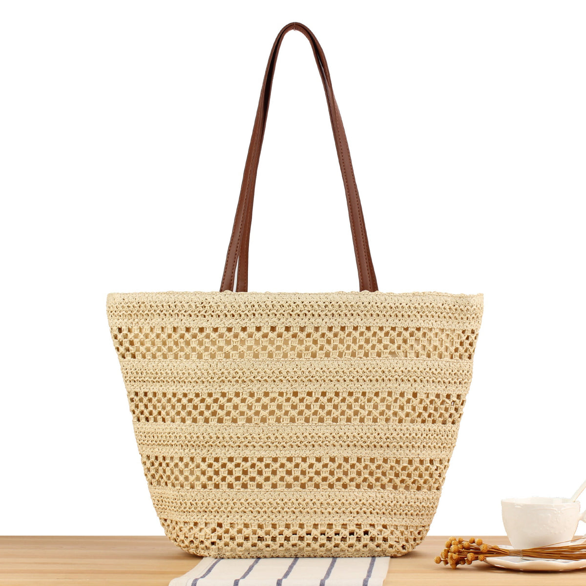Basket bag with elegant straw construction Siopsrl