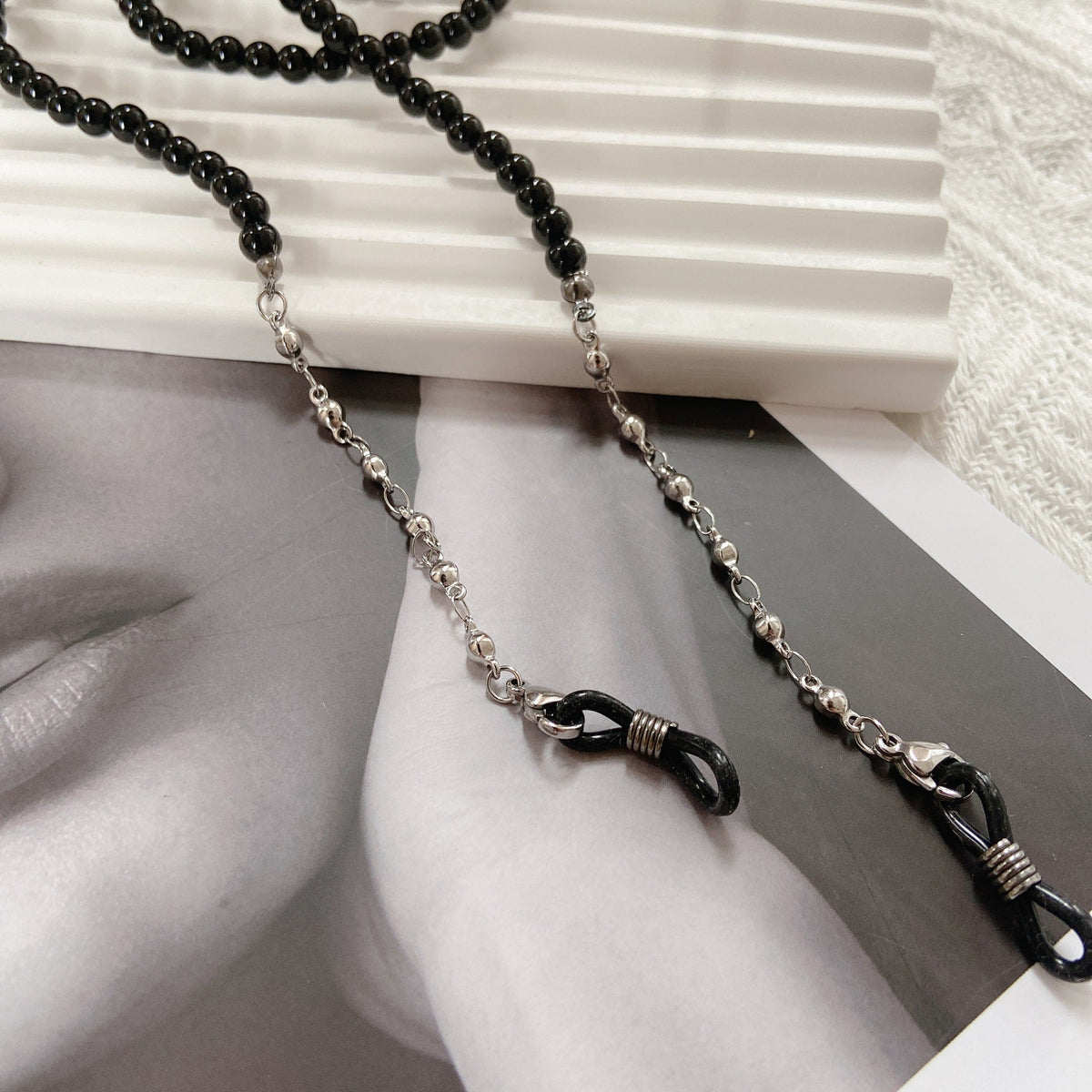 Siopsrl | Fashionable glasses strap made of pearls Siopsrl