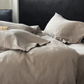 Bedding set made of jacquard cotton with paisley relief and contrast piping