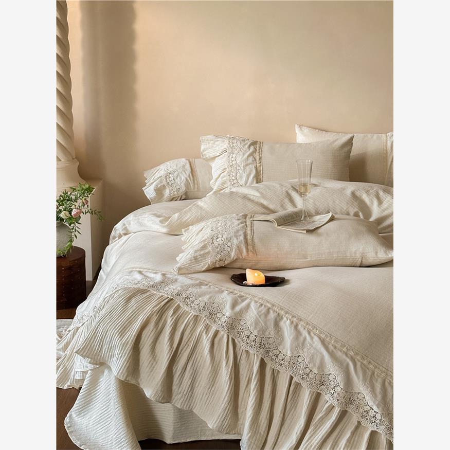 Bedding set made of washed linen with frill, lace trim, and soft texture