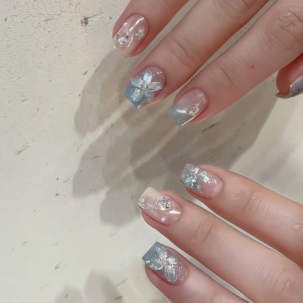 Siopsrl | Art nails with floral accents Siopsrl