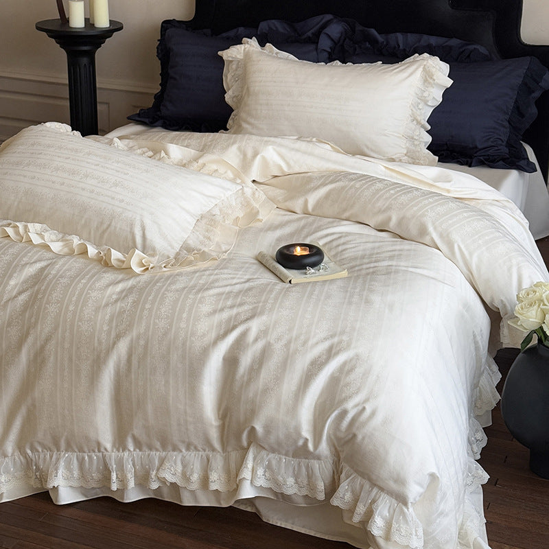 Elegant bedding set with ruffled frill, fine jacquard texture and lace trim