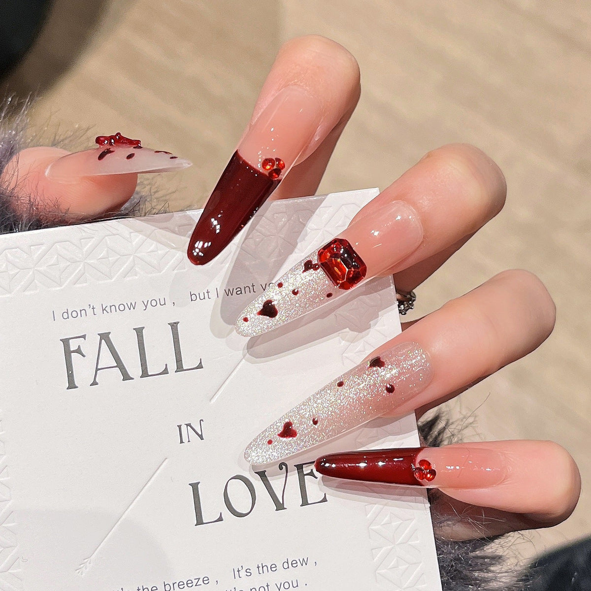 Siopsrl | Decorative Press-On Nails with Gem Accents Siopsrl