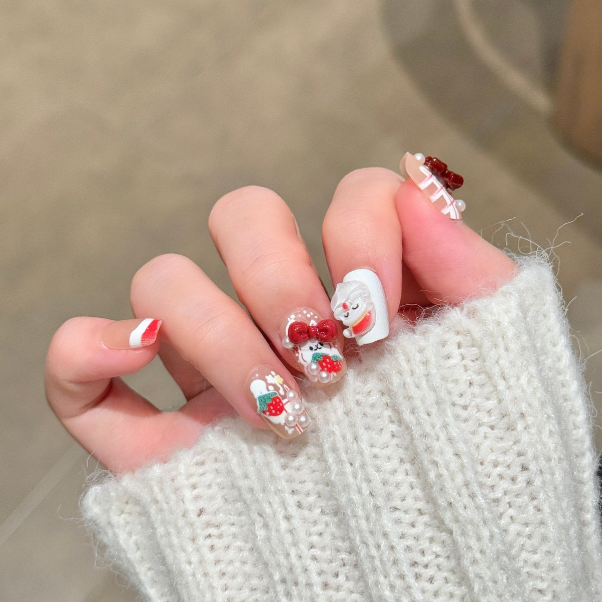 Siopsrl | Elegant Foil and Floral Press-On Nail Set Siopsrl