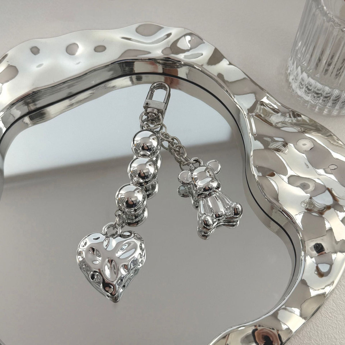 Siopsrl | Playful Bear and Heart Charm Keychain Siopsrl