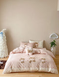 Children's bedding set with embroidered teddy bear appliqués and silky-soft cotton satin Bowlift
