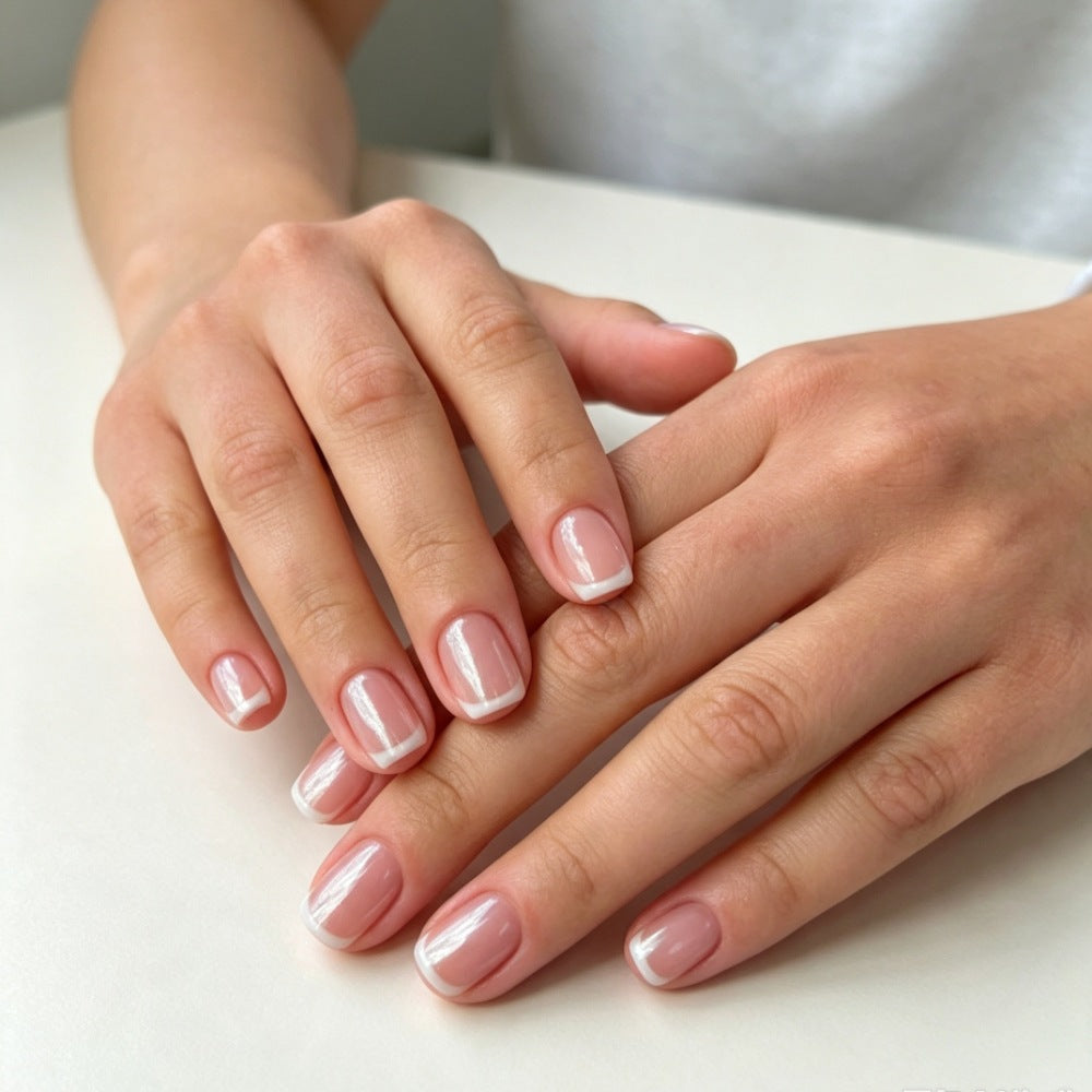Siopsrl | High-quality artificial nails with elegant French tip design Siopsrl
