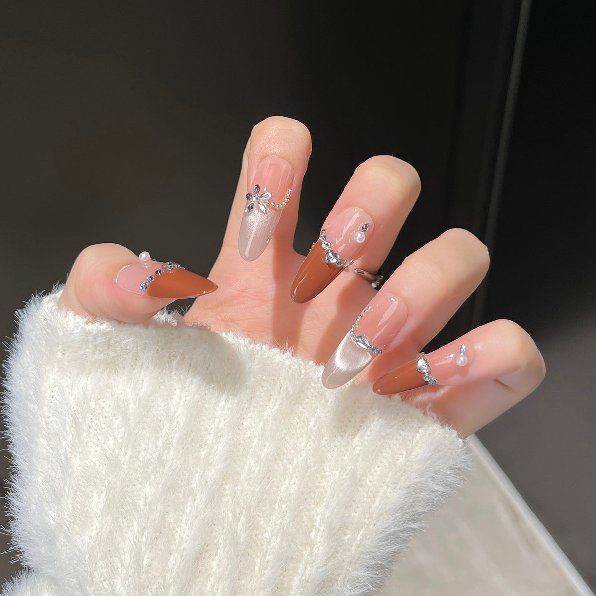 Siopsrl | Decorative Press-On Nails with Gem Accents Siopsrl