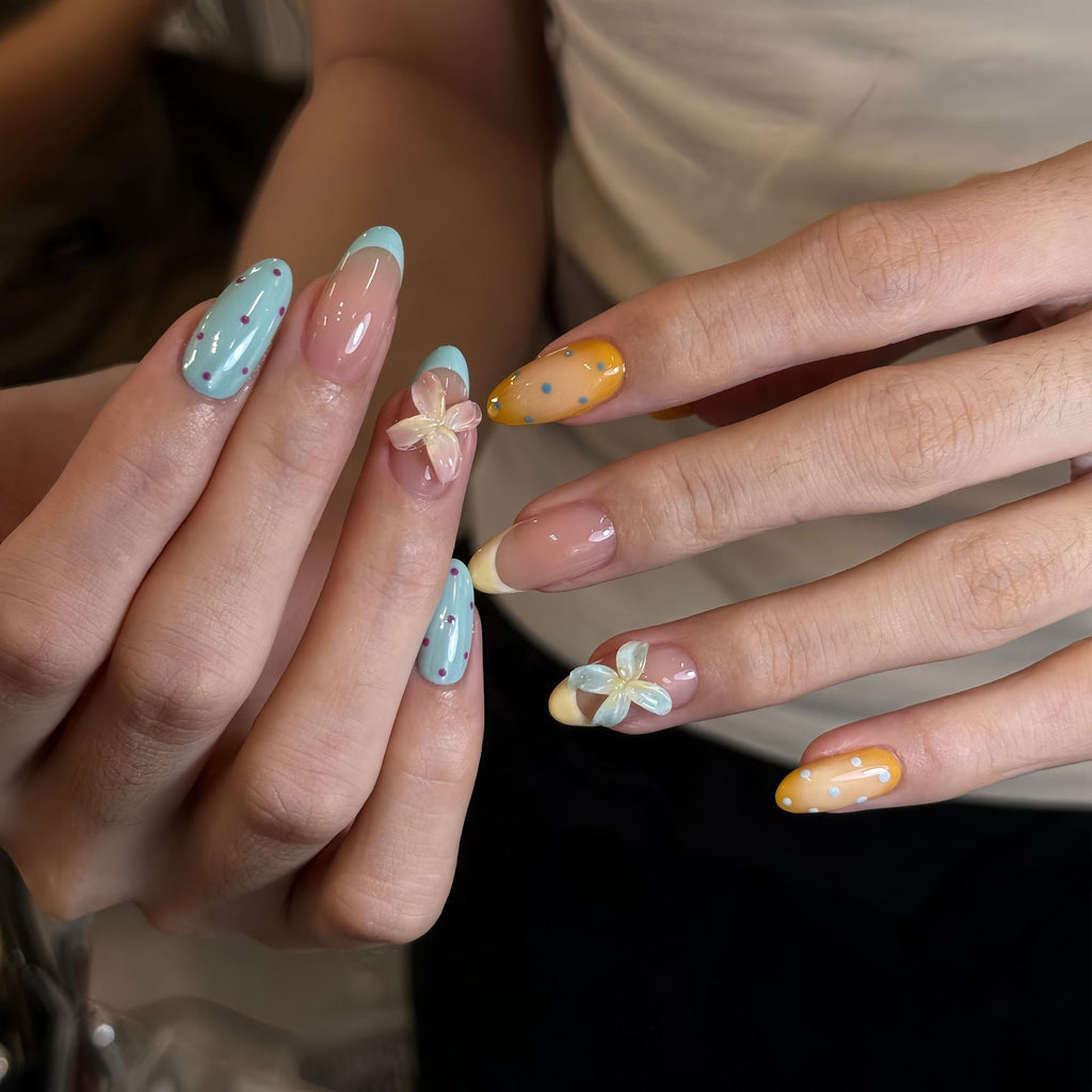 Siopsrl | Artificial Hand Nail Art with Floral Accents Siopsrl
