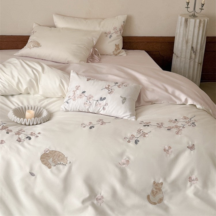 Elegant embroidered bedding set made of cotton satin with cat and flower motif Bowlift