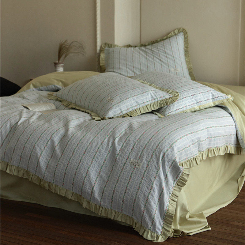 Bedding set with fine striped texture, ruffled border and breathable cotton blend