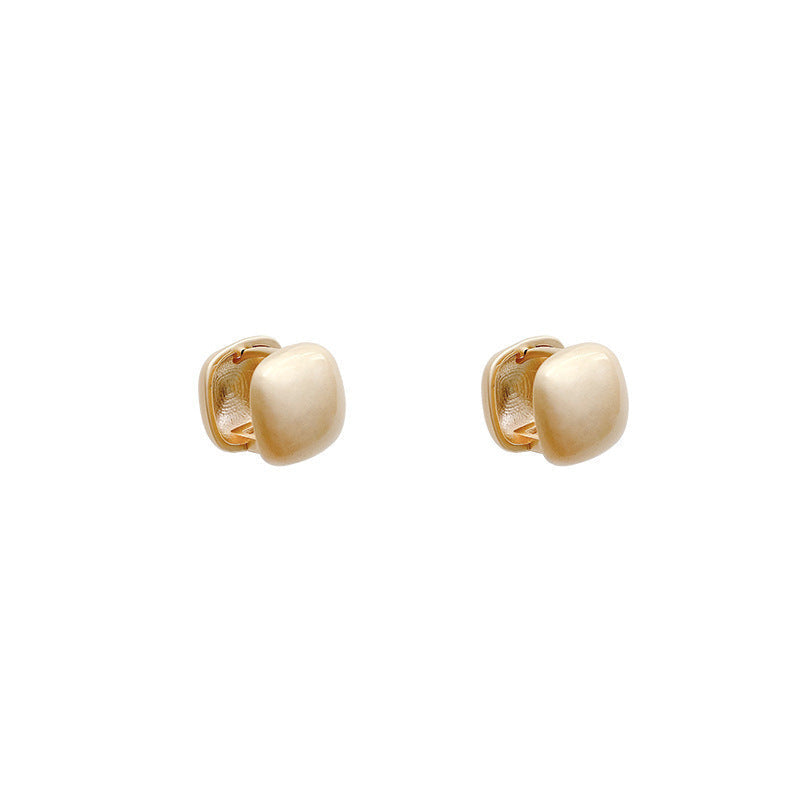 Stylish stud earrings with minimalist design Siopsrl