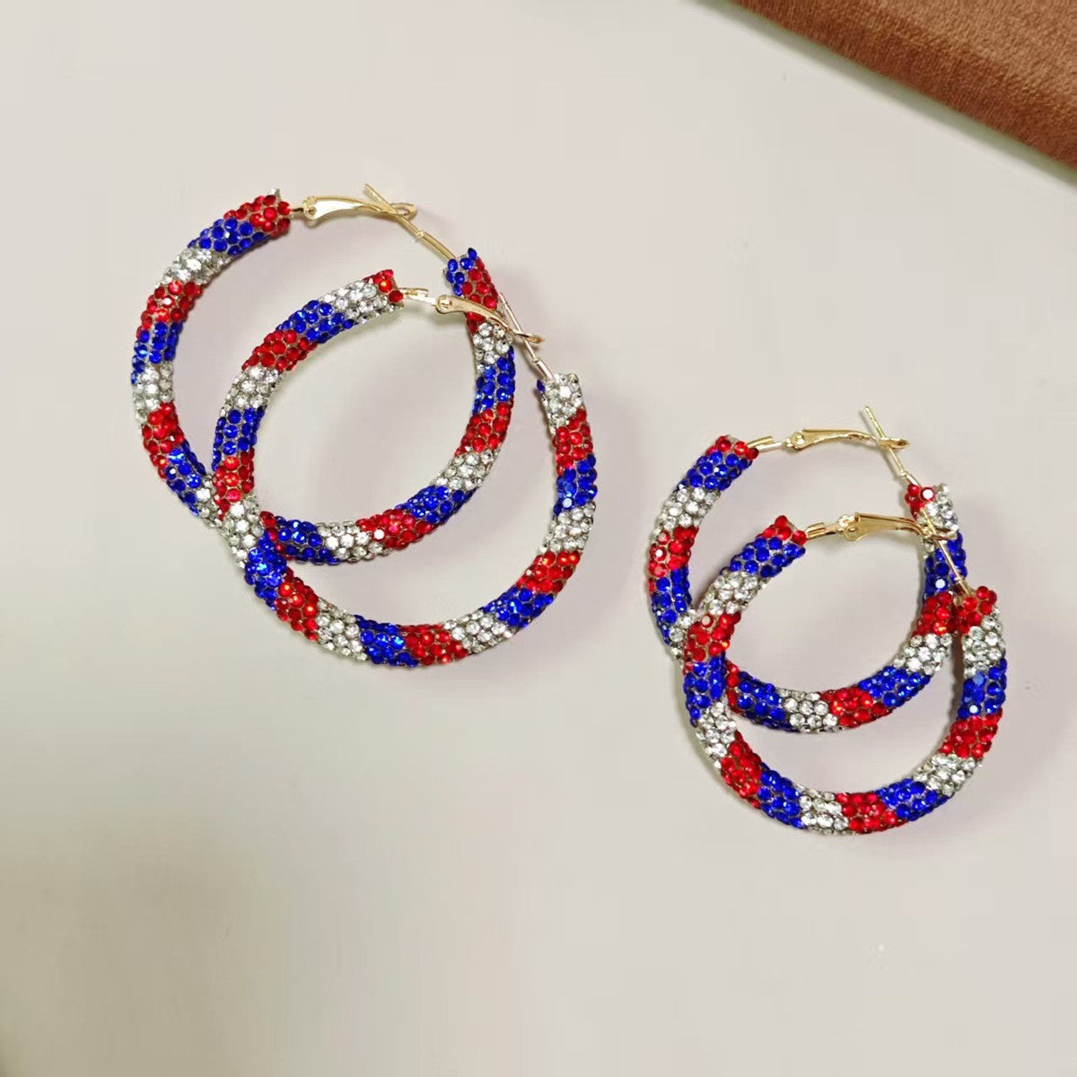 Women's sparkling hoops with rhinestone decoration and secure lever closure Siopsrl