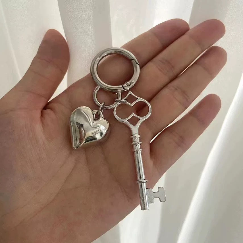 Siopsrl | Vintage-Inspired Heart and Key Keychain Siopsrl