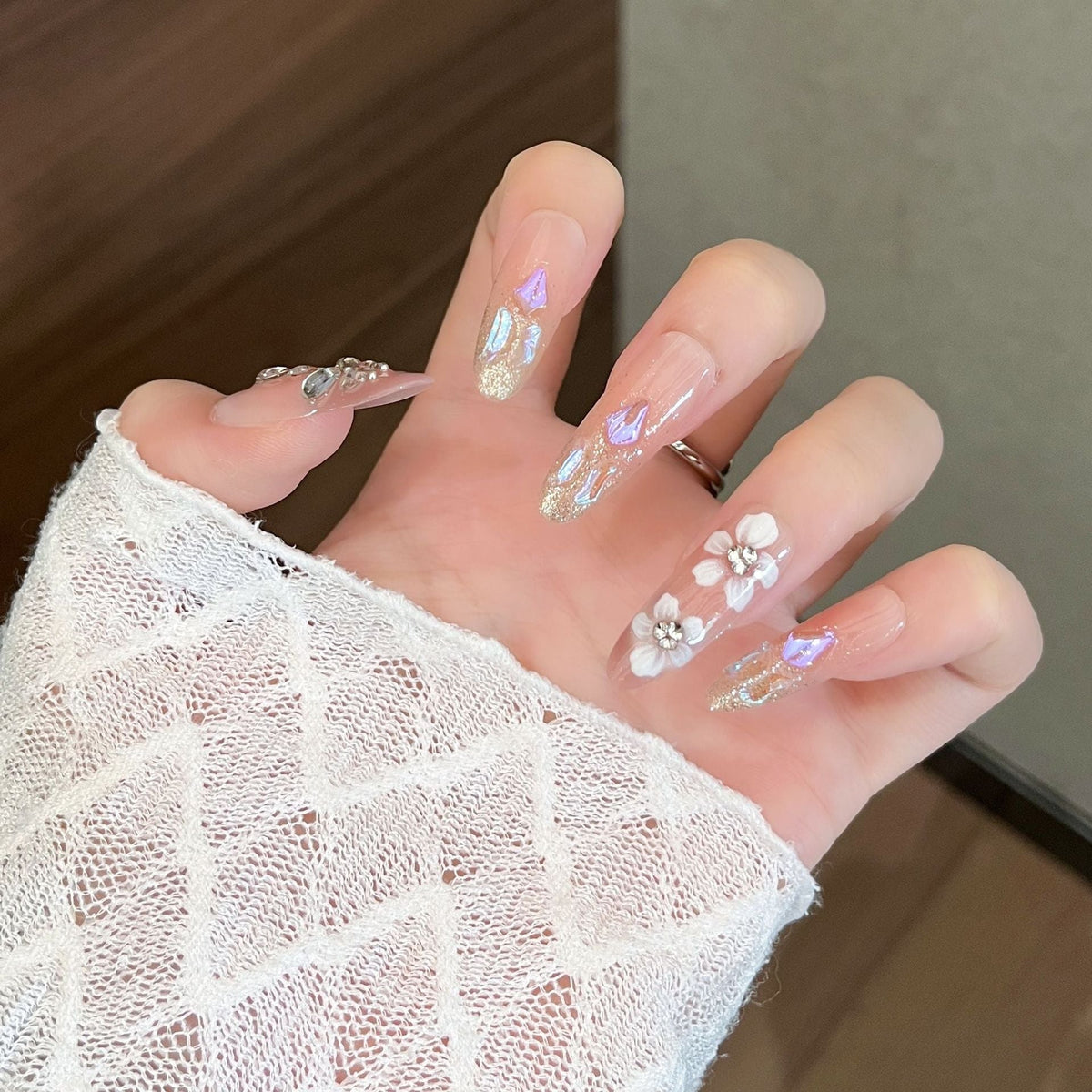 Siopsrl | Decorative Press-On Nails with Gem Accents Siopsrl