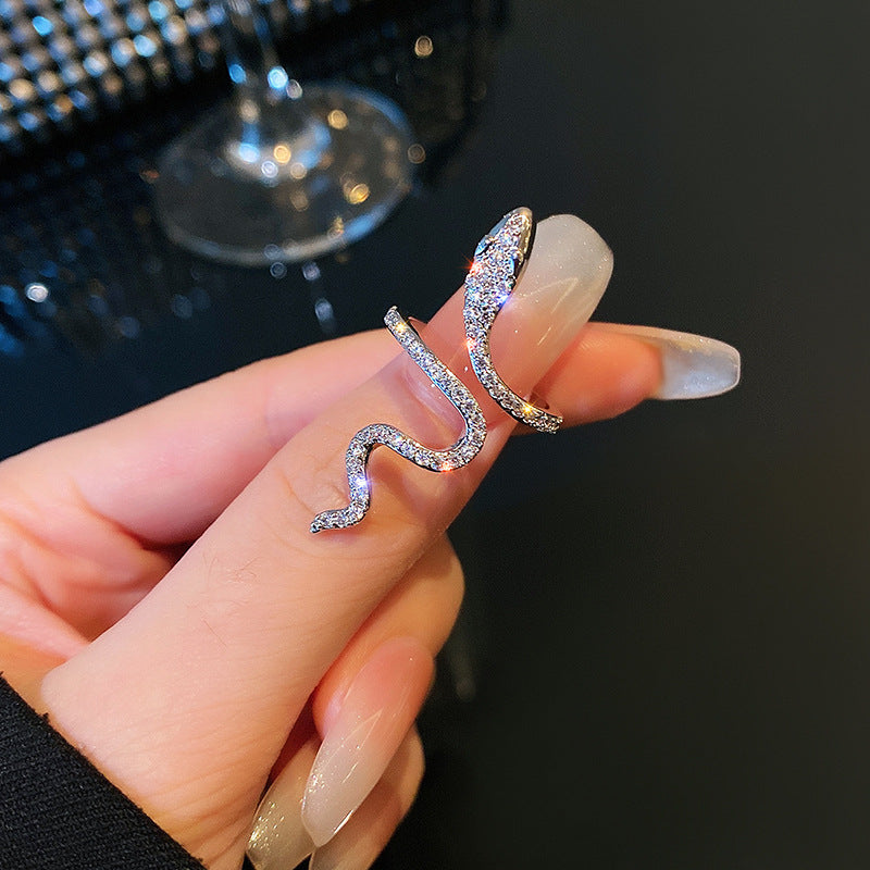 Siopsrl | Elegant snake ring with sparkling zirconia stones Siopsrl