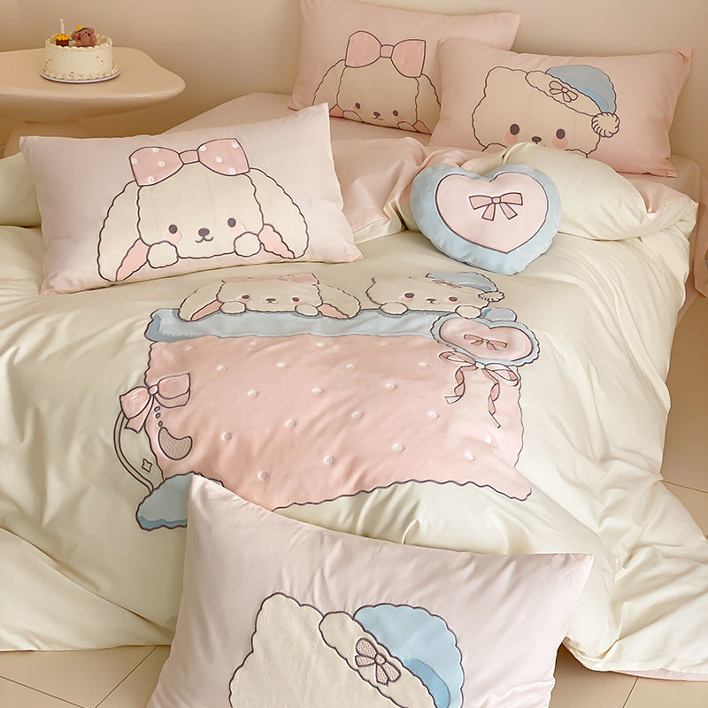 Kids bedding set with plush appliqués and motif embroidery