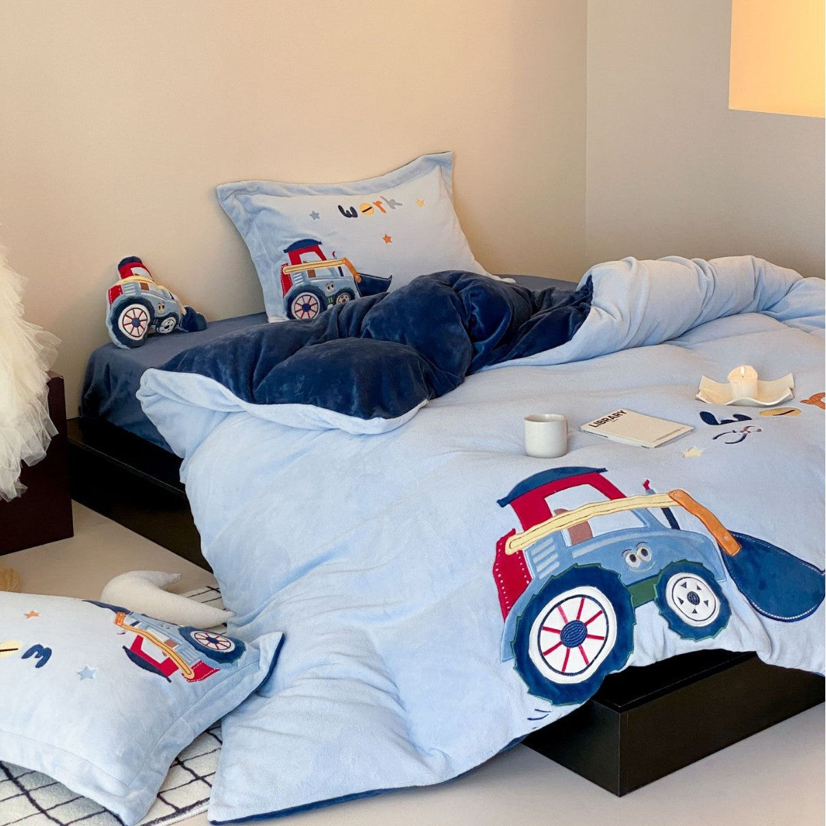 Children's bedding set with cute cheese appliqués made of soft cotton flannel
