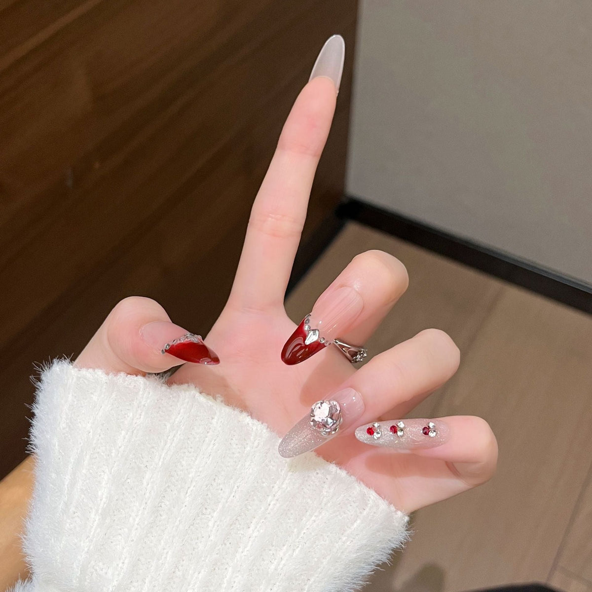 Siopsrl | Decorative Press-On Nails with Gem Accents Siopsrl