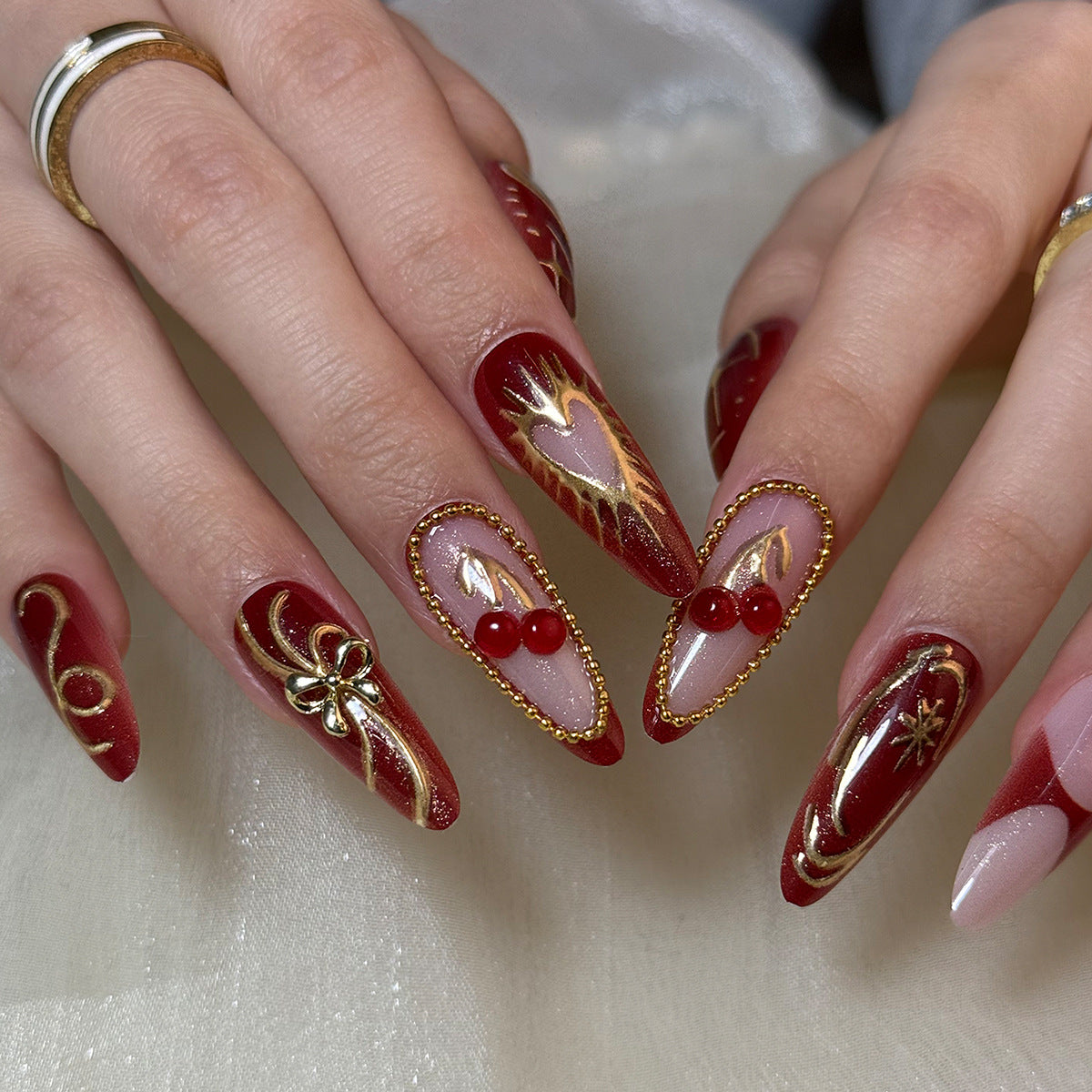 Siopsrl | Artificial nails with elegant gold design Siopsrl