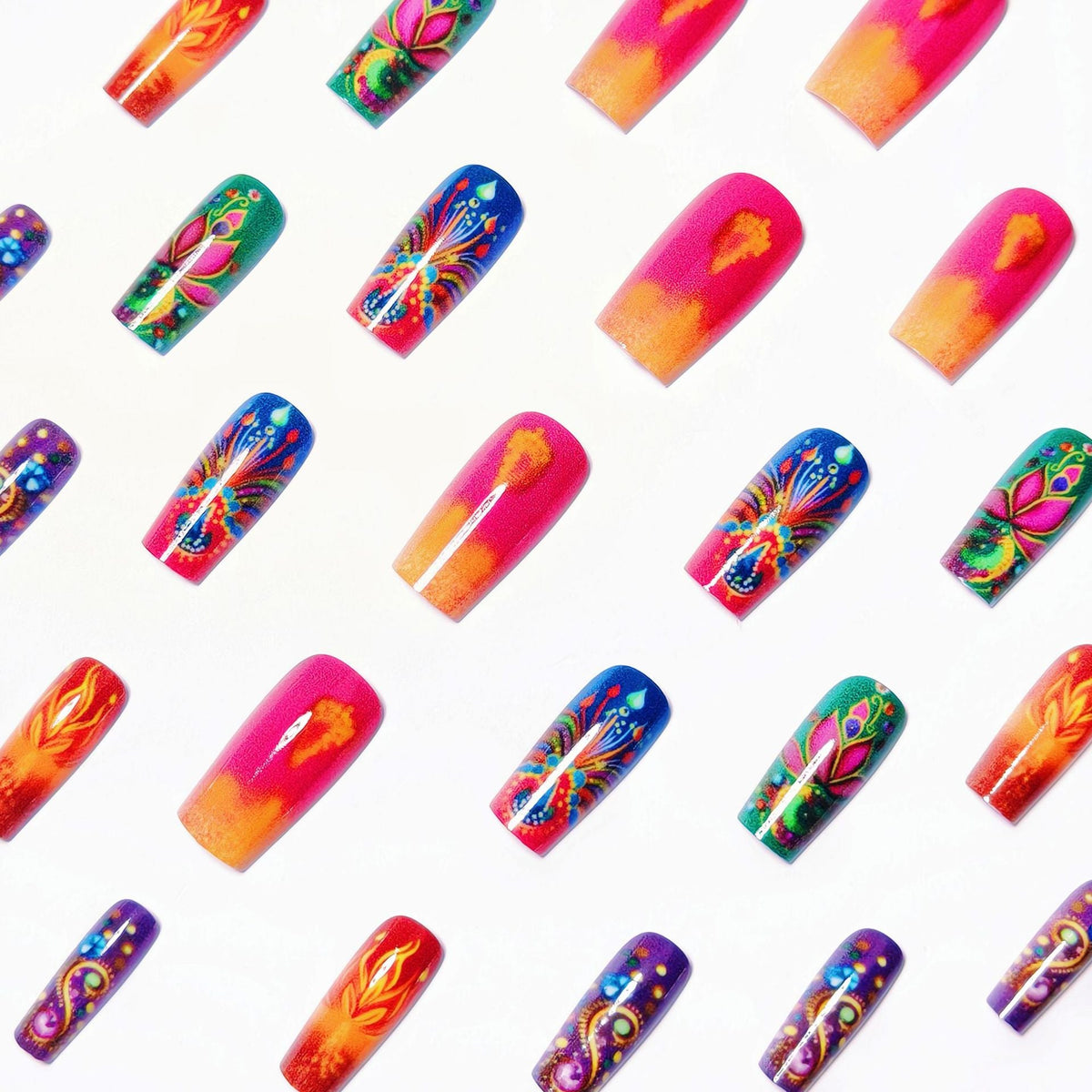 Siopsrl | Artificial nails with eccentric ornament design Siopsrl