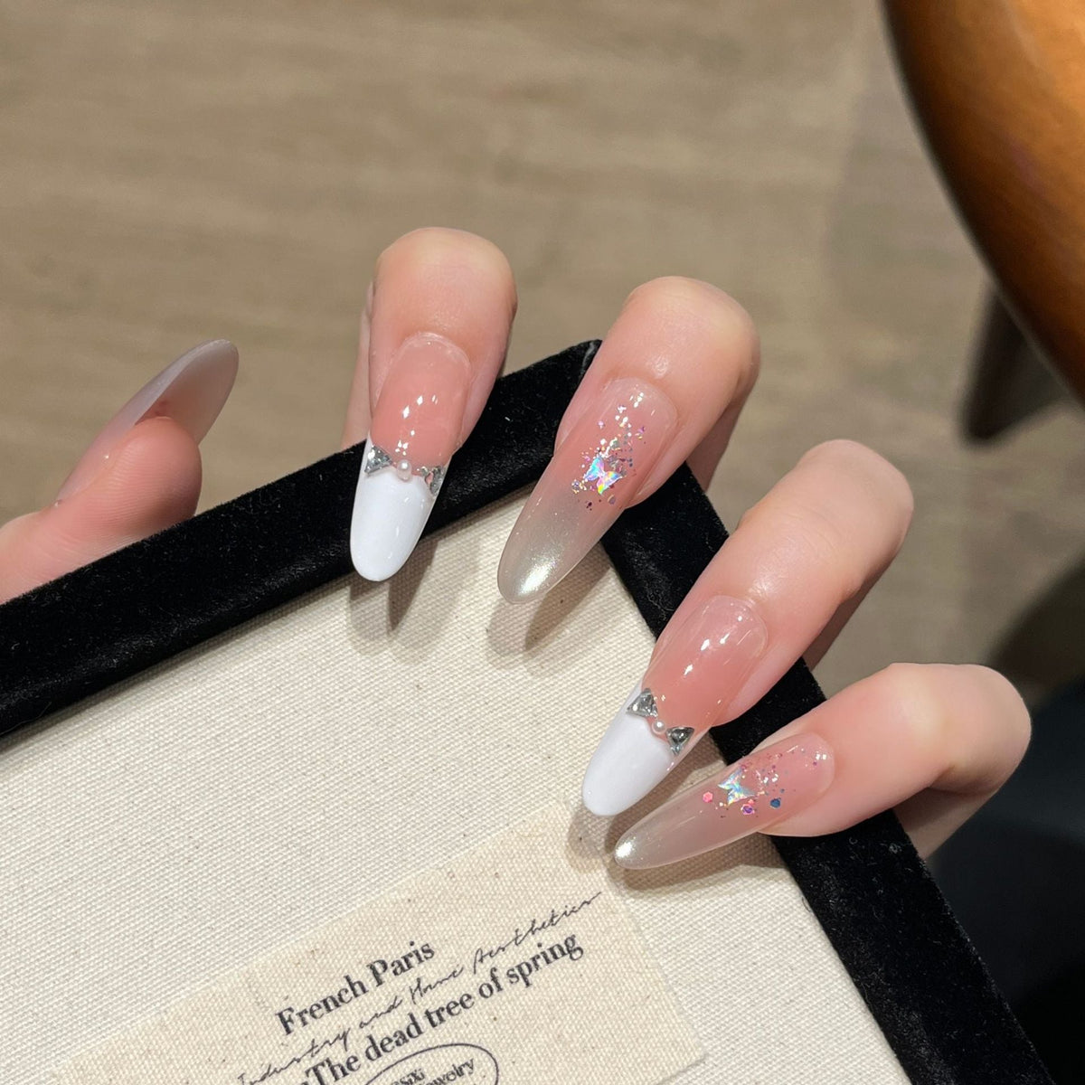 Siopsrl | Decorative Press-On Nails with Gem Accents Siopsrl
