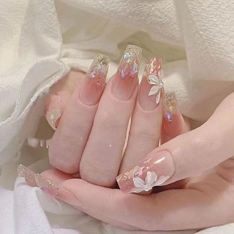 Siopsrl | Artificial nails with playful animal motif and elegant French tip design Siopsrl