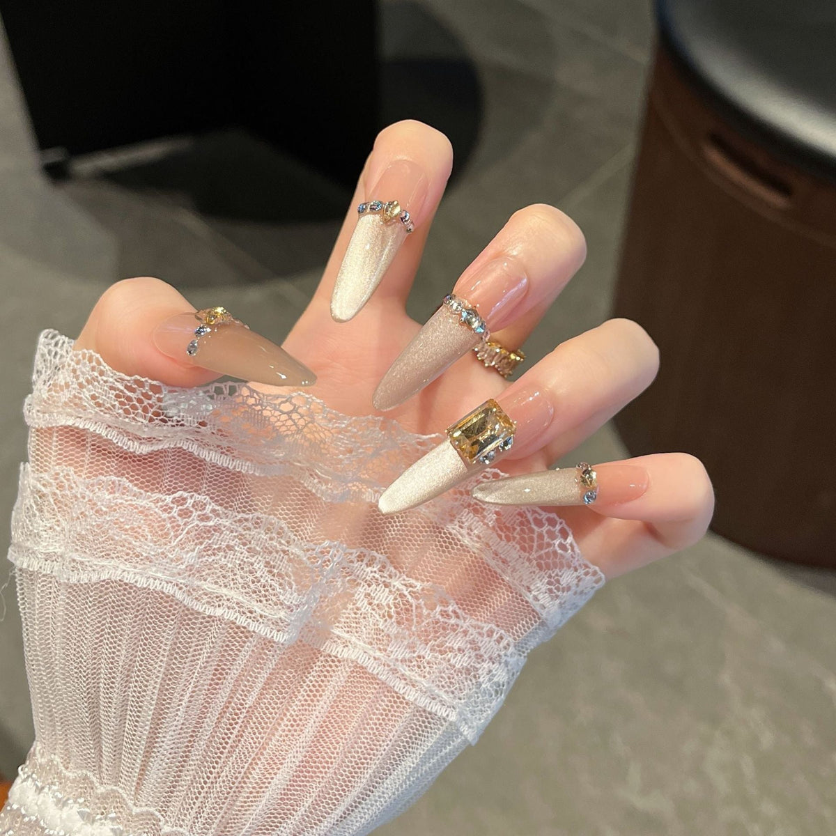 Siopsrl | Decorative Press-On Nails with Gem Accents Siopsrl
