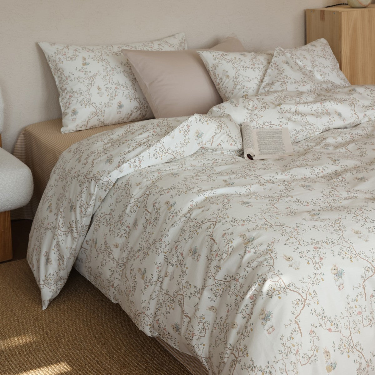 Cotton satin bedding set with fine watercolor floral pattern and soft touch