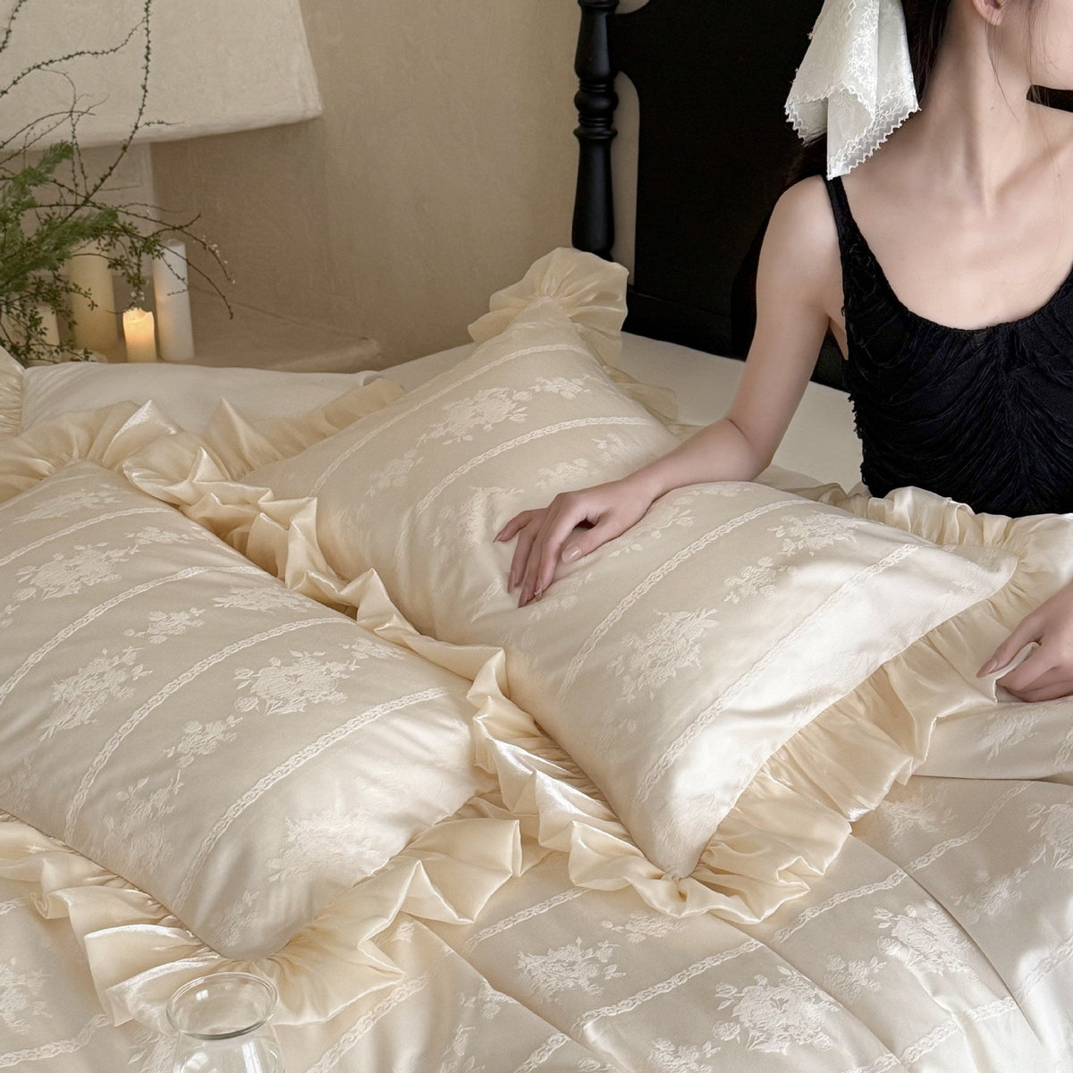 Bedding set – fine satin jacquard with ruffled bed skirt and frill pillow