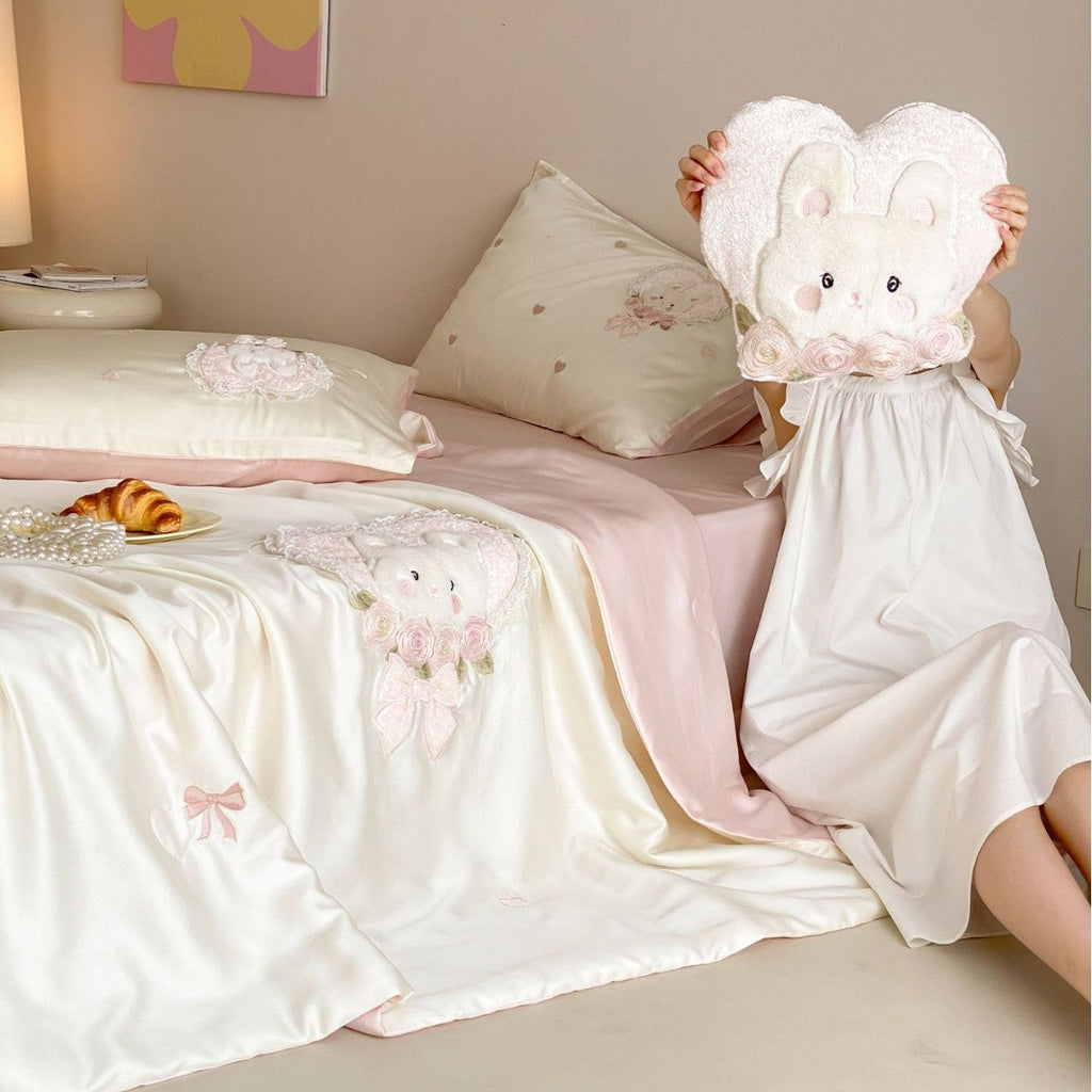 Satin bedding set for children and adolescents with embroidered plush applications Bowlift