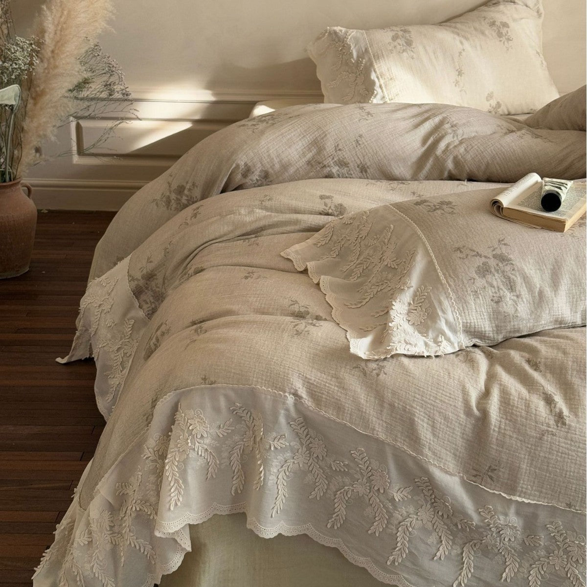 Light cotton-linen duvet cover set with lace ruffle and fine flower embroidery Bowlift