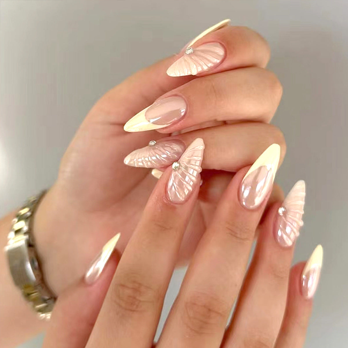 Siopsrl | Artistic Shell-Crafted Press-On Nail Extensions Siopsrl