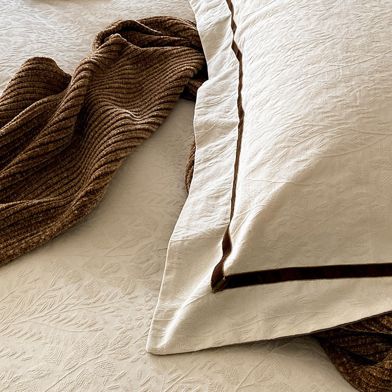 Bedding set made of cotton-linen blend with fine structure and piped seam