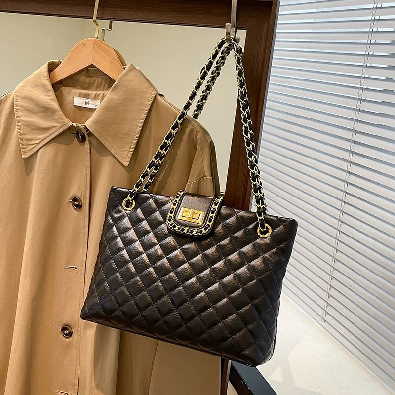 Quilted Elegance Handbag Siopsrl