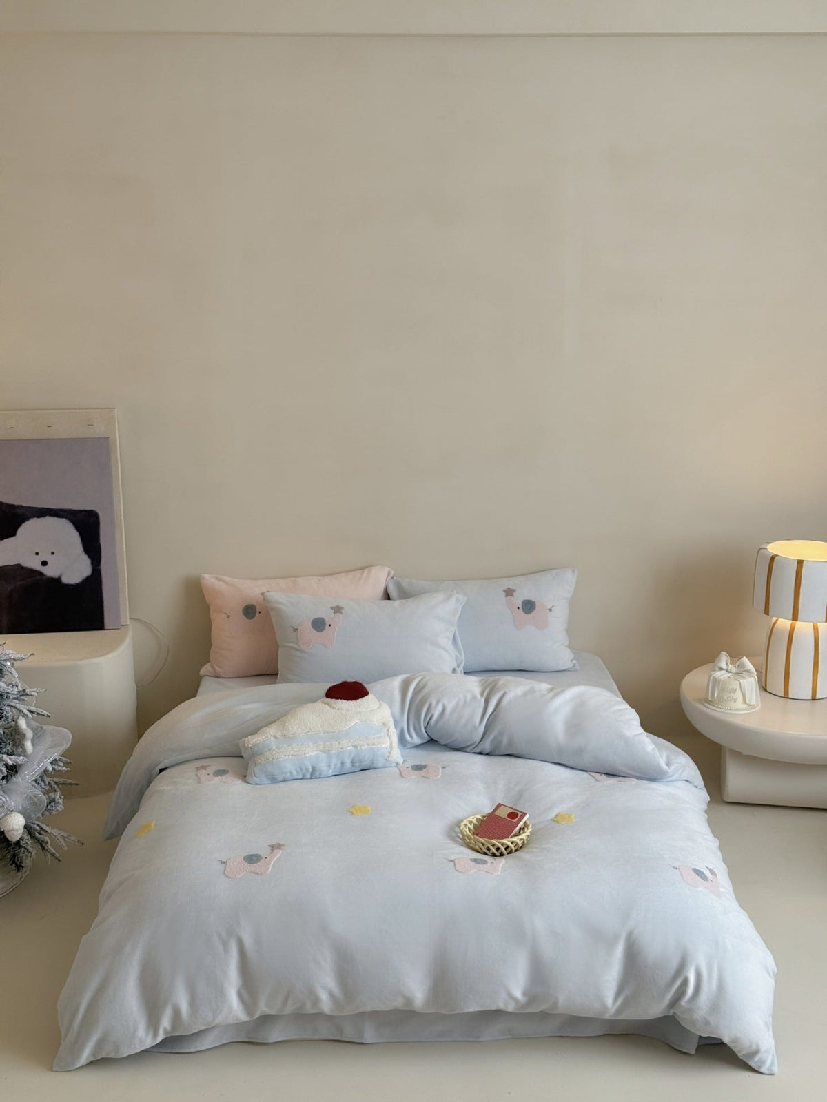 Children's bedding set made of fine cotton satin with applied elephant decorations and cozy quilt Bowlift