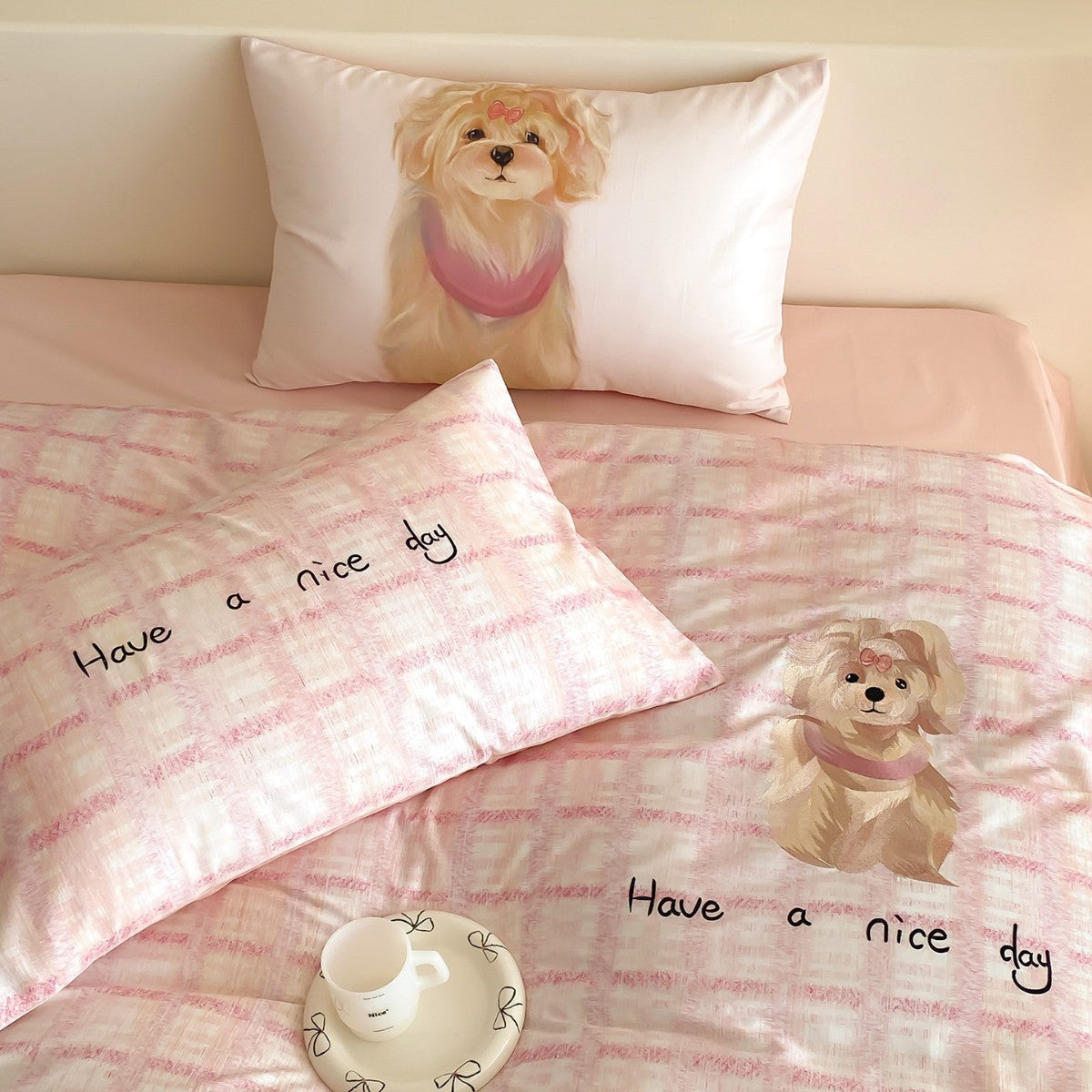 Cotton satin bedding set with check pattern and drawn dog motif