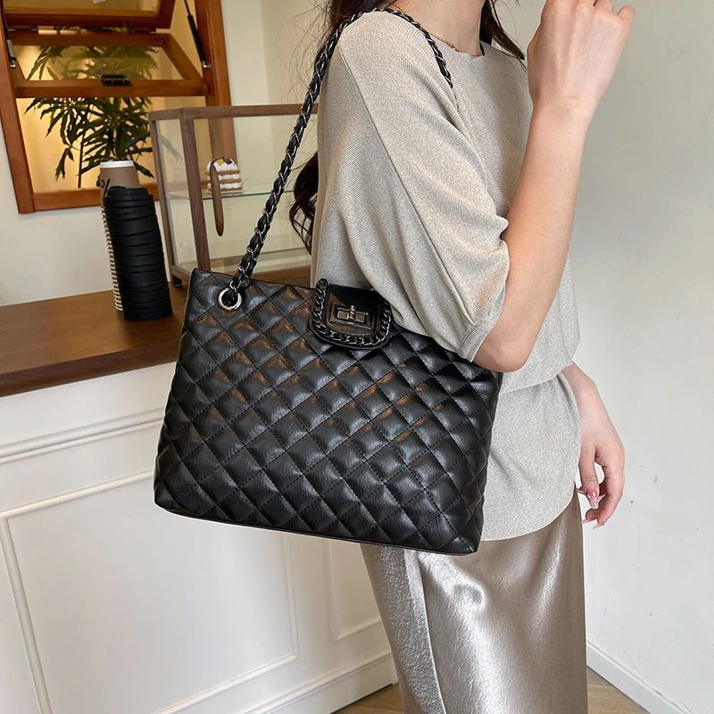 Quilted Elegance Handbag Siopsrl