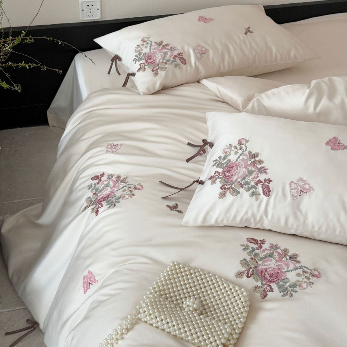 Fine satin bedding set with floral embroidery, tie ribbons and fine quilted texture Bowlift