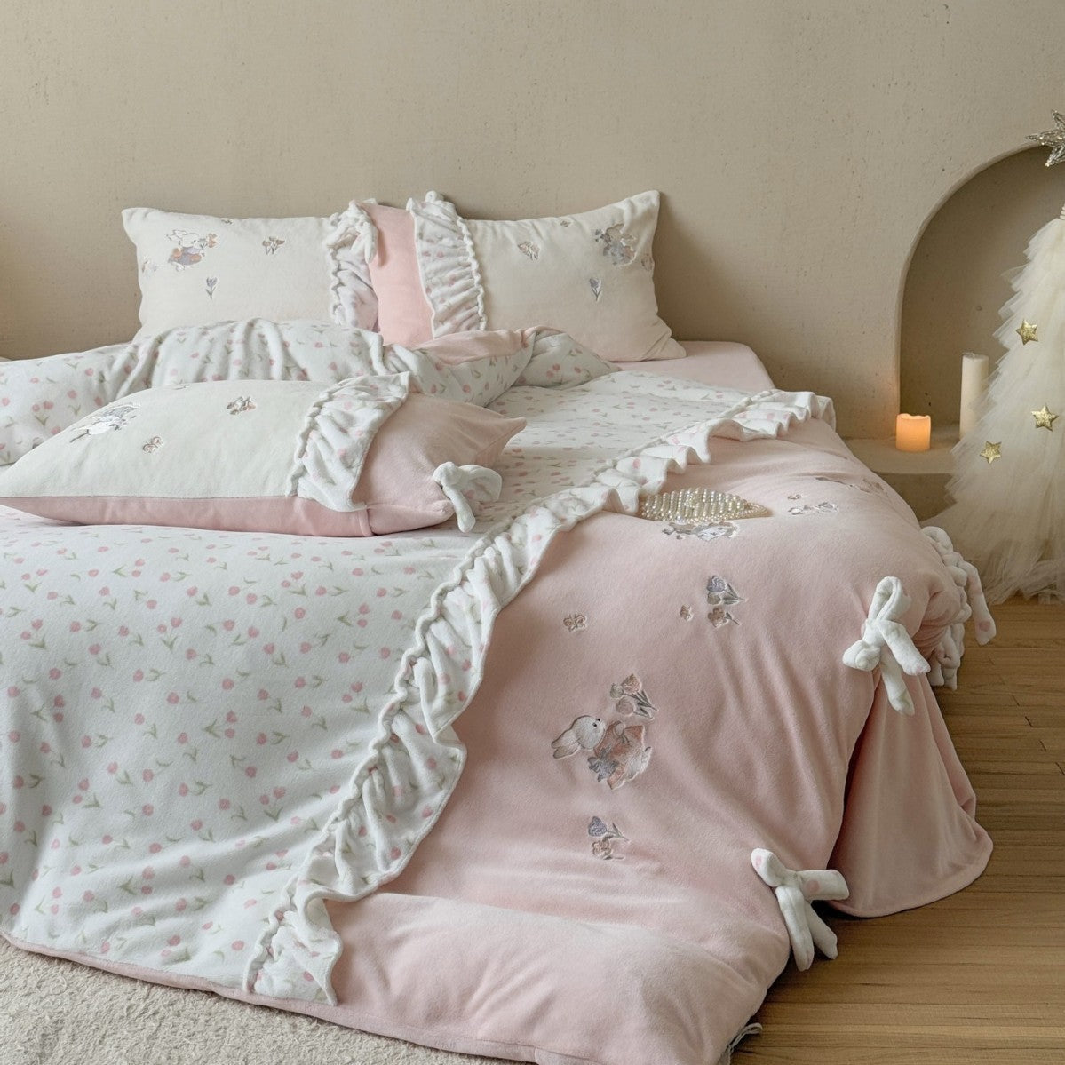 Children's bedding set with ruffles, bows and embroidered rabbit appliqués Bowlift