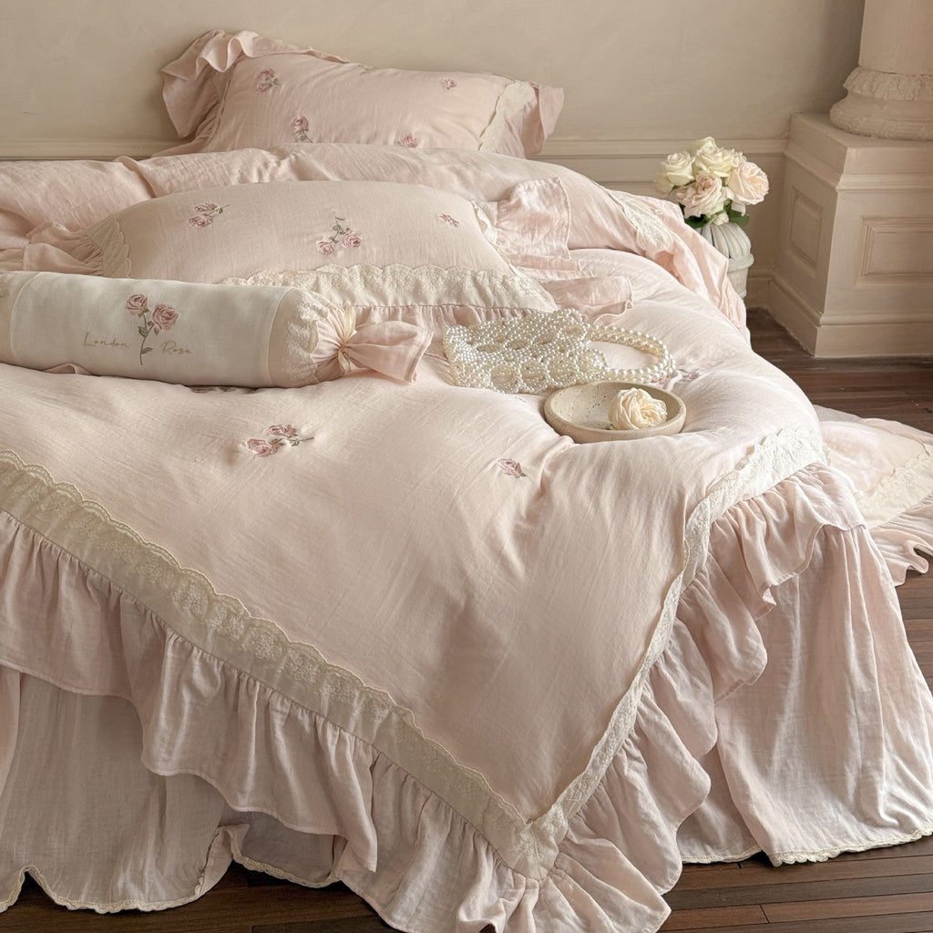 Bedding set with romantic ruffle trim and rose embroidery Bowlift