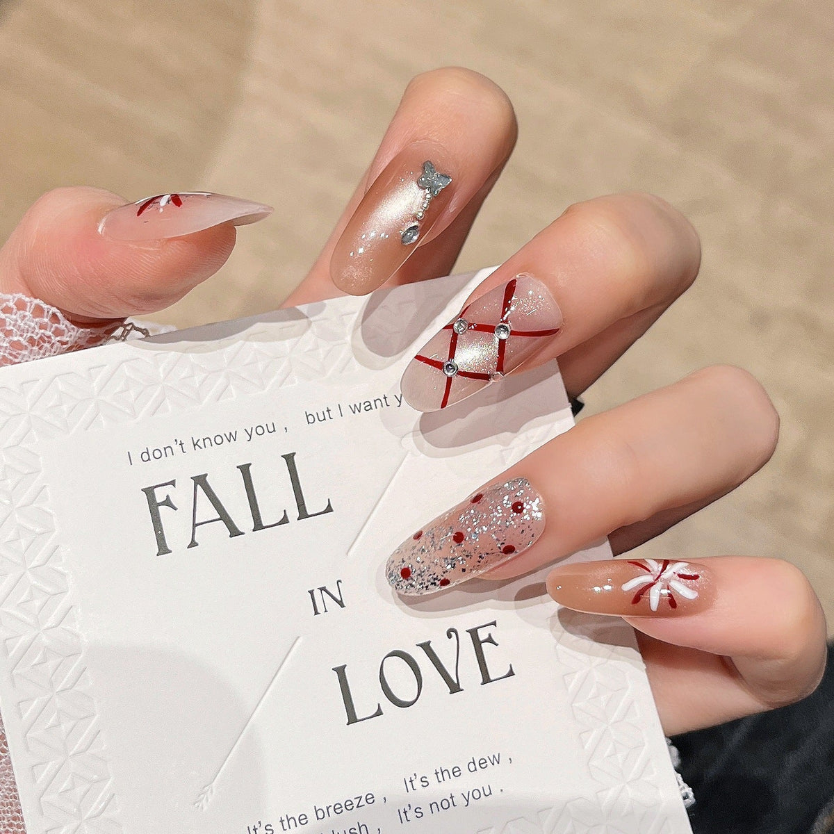 Siopsrl | Decorative Press-On Nails with Gem Accents Siopsrl