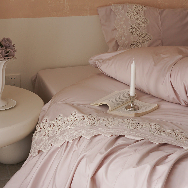 Bedding set with gathered ruffle and fine lace border