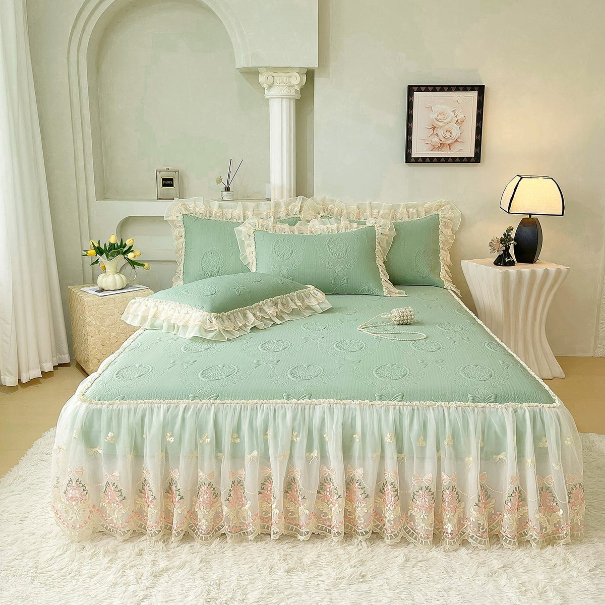 Elegant Ruffled Bedspread Set