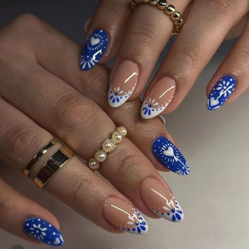 Siopsrl | Creative nail set with flower and heart designs Siopsrl
